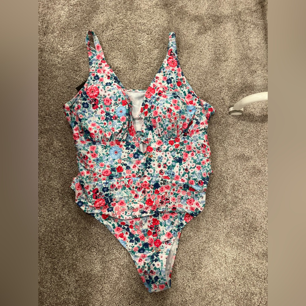 Brand new with tags 3XL one piece women’s plus swimsuit